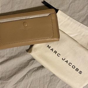 Marc Jacobs Leather Zip Around Wallet (NWT)
